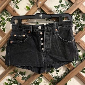 Size 24 black Levi jeans!! Never worn!